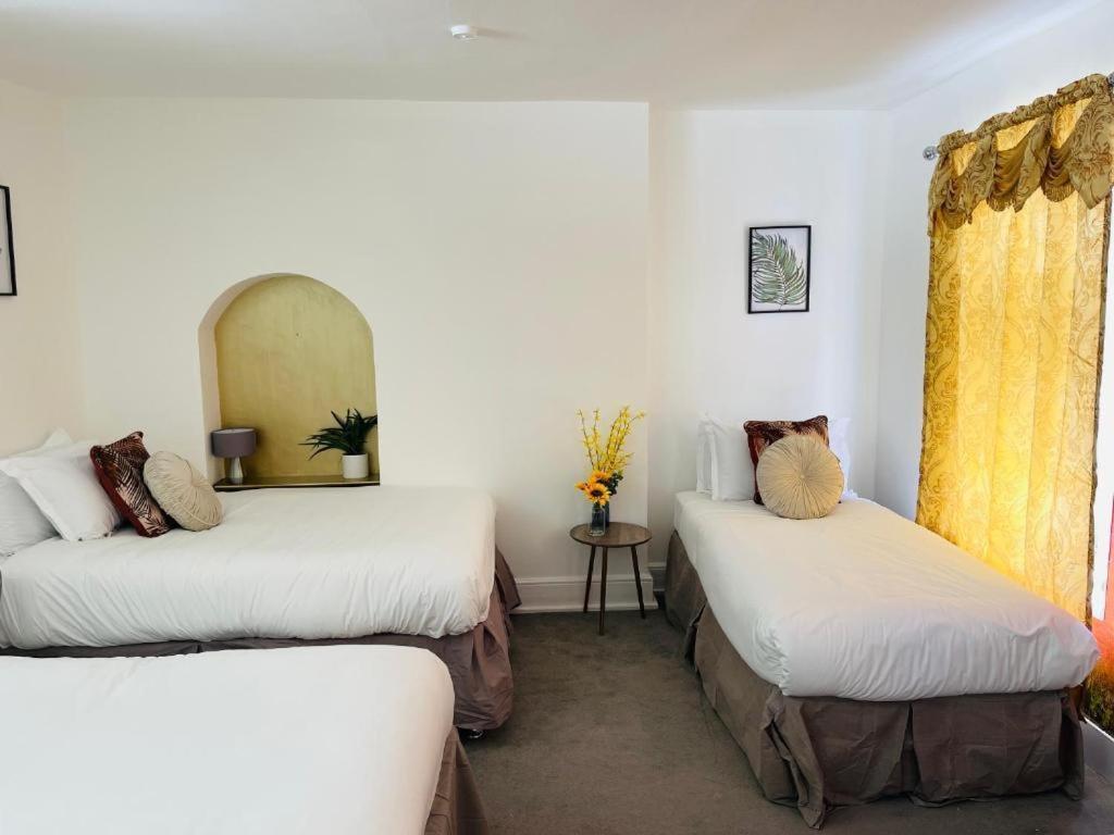 Seafront Party Houses For Hens, Stags & Groups Brighton Room photo
