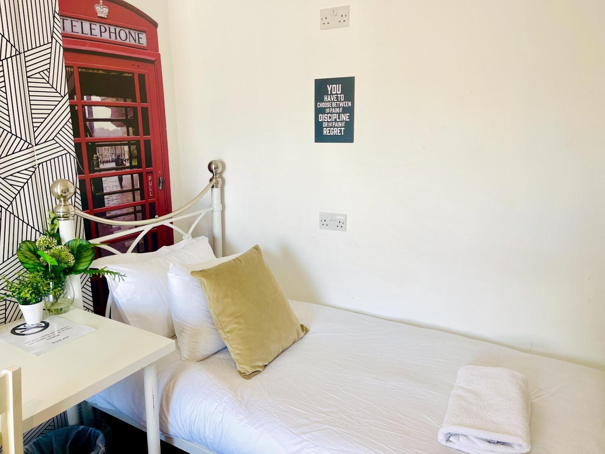Seafront Party Houses For Hens, Stags & Groups Brighton Room photo