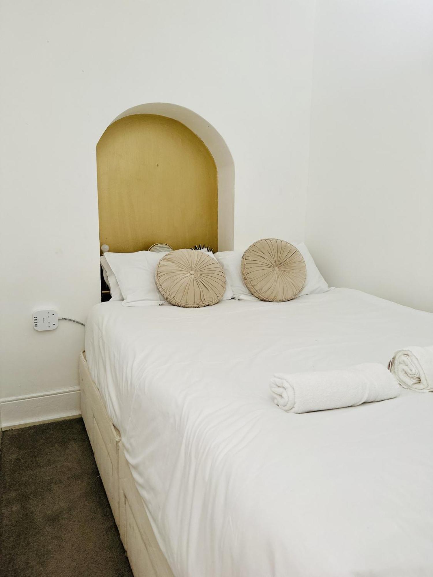 Seafront Party Houses For Hens, Stags & Groups Brighton Room photo