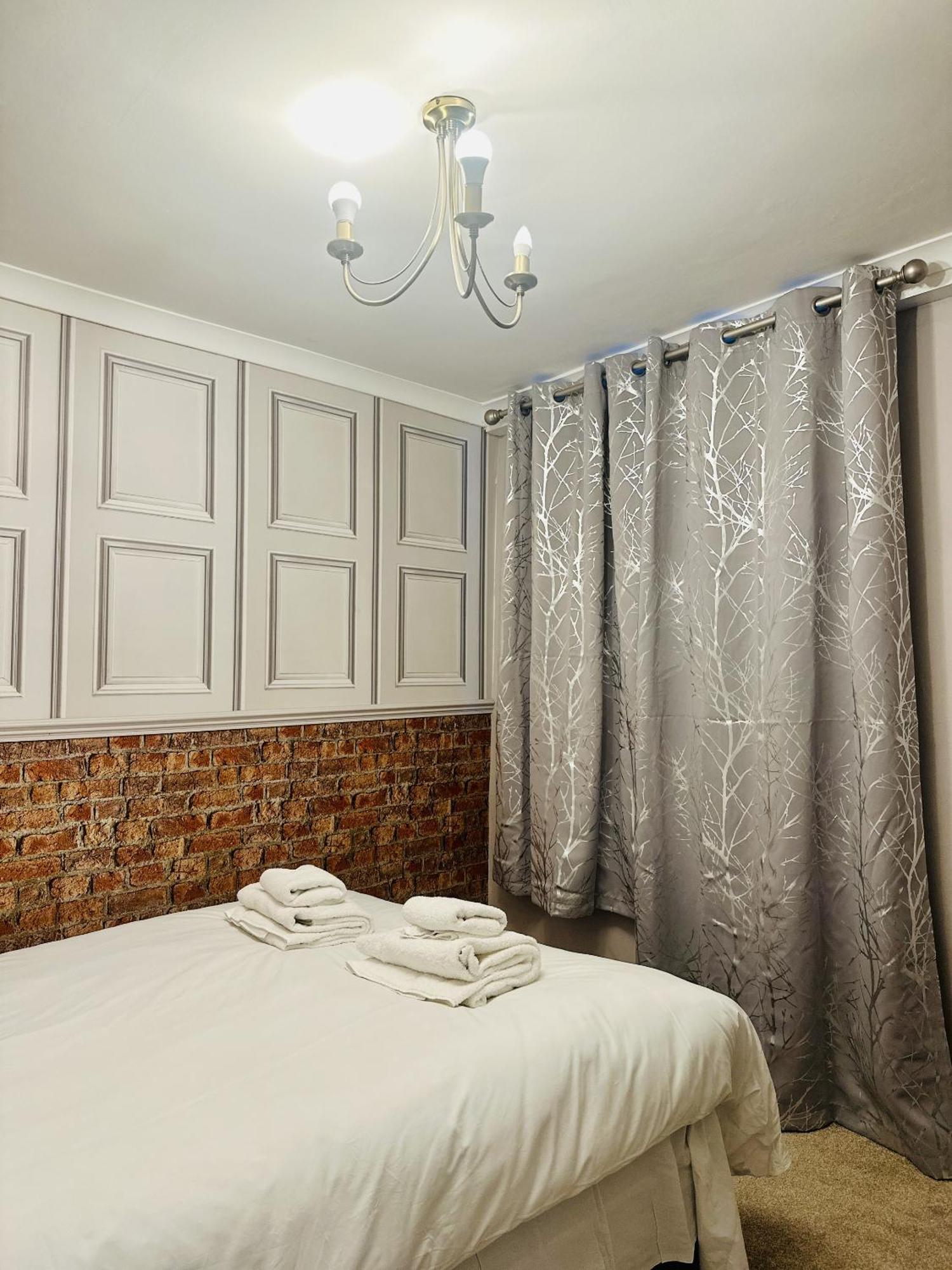 Seafront Party Houses For Hens, Stags & Groups Brighton Room photo